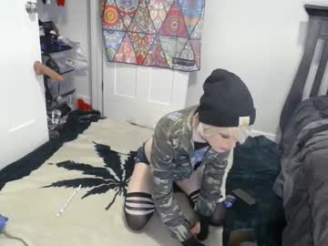 Femboydee73 Chaturbate stream image from September 13, 2025
