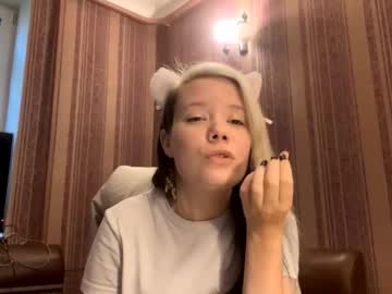 Mammieelton Chaturbate stream image from September 13, 2025