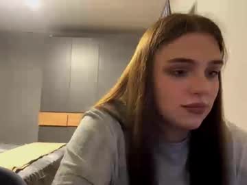 Fernebohnenblust Chaturbate stream image from September 13, 2025