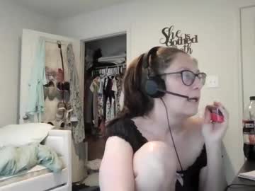 Izzynoela Chaturbate stream image from September 13, 2025