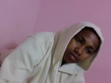 Syliaah Chaturbate stream image from September 13, 2025
