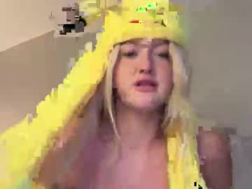 Lunababyboobear Chaturbate stream image from September 14, 2025