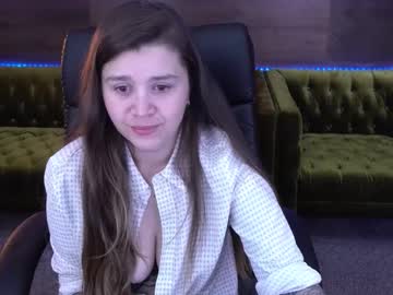 Amellymillyy Chaturbate stream image from September 14, 2025