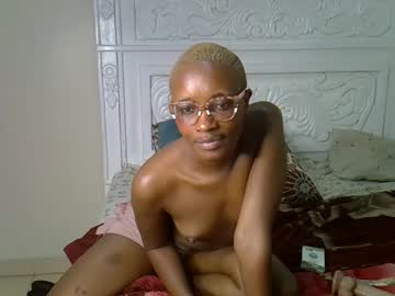 Prettyauraa Chaturbate stream image from September 14, 2025
