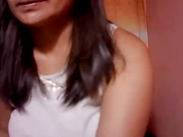Naughtymom_33 Chaturbate stream image from September 15, 2025