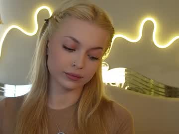 Kelly_Peachpiee Chaturbate stream image from September 15, 2025