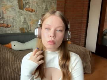 Keiralaviola Chaturbate stream image from September 15, 2025
