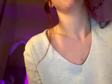 Foxyredddd Chaturbate stream image from September 15, 2025
