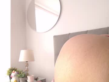 Crysttalcandy Chaturbate stream image from September 15, 2025