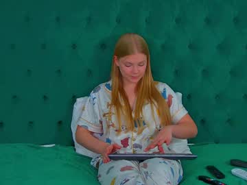 Lilitrosen Chaturbate stream image from September 15, 2025