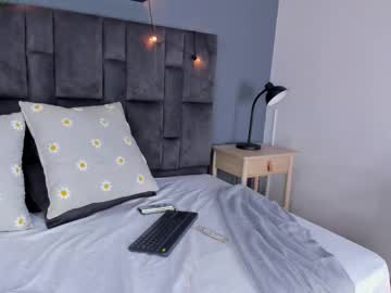 Ririibrunette__ Chaturbate stream image from September 15, 2025
