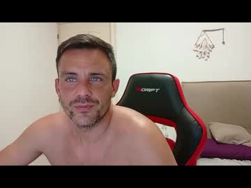 Latinboyblue Chaturbate stream image from September 15, 2025