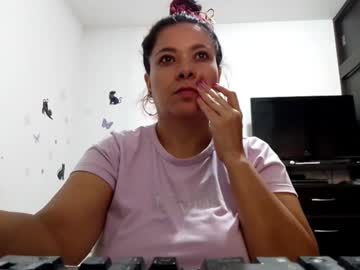 Canelalovee Chaturbate stream image from September 16, 2025