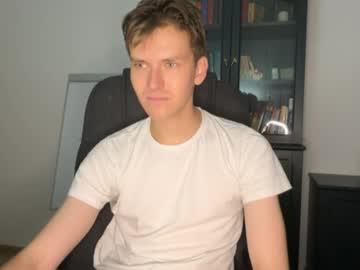 Yoursuggarboy Chaturbate stream image from September 16, 2025