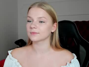 Lilitrosen Chaturbate stream image from September 16, 2025