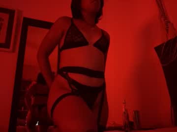 Mola4444 Chaturbate stream image from September 17, 2025