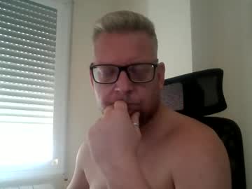 Kroezel1985 Chaturbate stream image from September 17, 2025