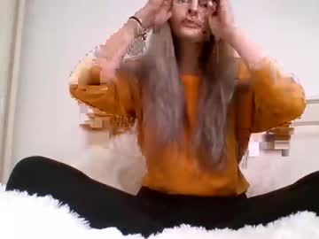 Yvonna_Bensen Chaturbate stream image from September 17, 2025