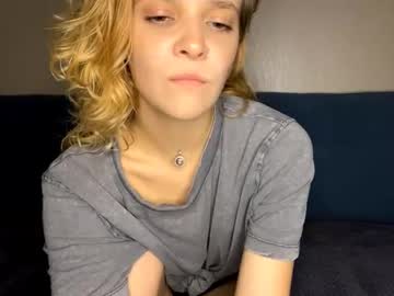 Elenimurayama Chaturbate stream image from September 17, 2025
