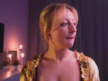 Rue_Novella Chaturbate stream image from September 17, 2025