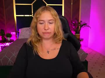 Smilingladyy Chaturbate stream image from September 17, 2025