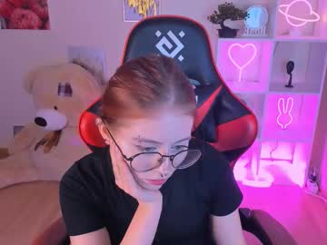 Gloss_Girl Chaturbate stream image from September 17, 2025