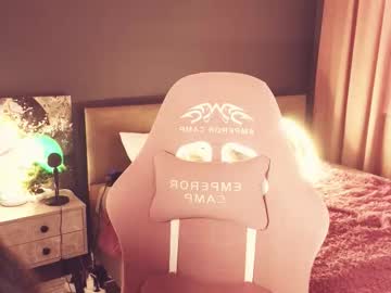 Emilytucker Chaturbate stream image from September 18, 2025