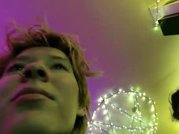 Cometzcum Chaturbate stream image from September 18, 2025