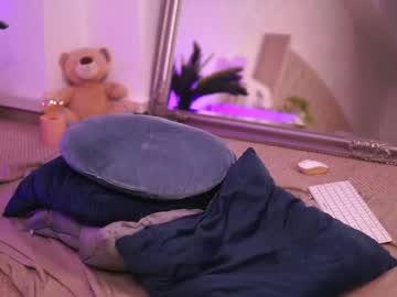 Chloeobrilx Chaturbate stream image from September 18, 2025