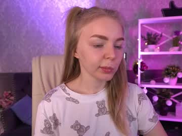Emilysunshines Chaturbate stream image from September 18, 2025