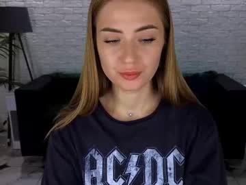 Adelyna_Bird Chaturbate stream image from September 18, 2025