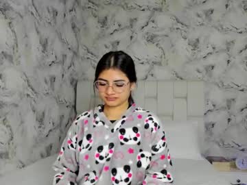 Sara_Fernandezz Chaturbate stream image from September 18, 2025