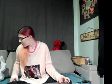 Roxihazeleyes Chaturbate stream image from September 18, 2025
