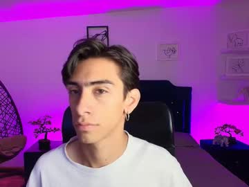 Uyukie Chaturbate stream image from September 18, 2025