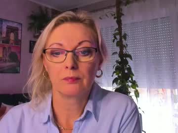 Xvanessalove Chaturbate stream image from September 18, 2025