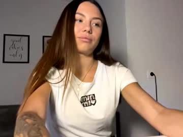 Lillatringham Chaturbate stream image from September 18, 2025