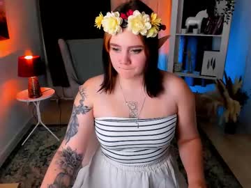 Lunaali Chaturbate stream image from September 18, 2025