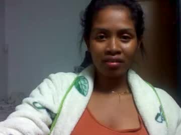 Sexylarra12 Chaturbate stream image from September 18, 2025