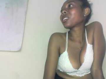 Layannek Chaturbate stream image from September 18, 2025
