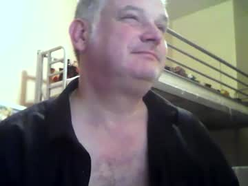 Englishguysurrey Chaturbate stream image from September 18, 2025