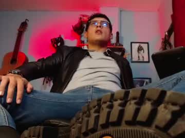 Dom2travelers_Sm Chaturbate stream image from September 18, 2025