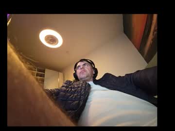 Schosch01 Chaturbate stream image from September 18, 2025