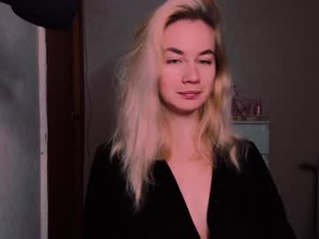 Carinfox Chaturbate stream image from September 19, 2025