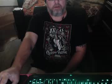 Bighugmugg Chaturbate stream image from September 19, 2025