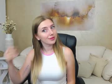 Kissme_Now Chaturbate stream image from September 19, 2025