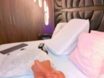 Sarahgrey18 Chaturbate stream image from September 19, 2025