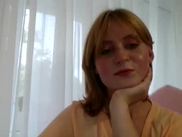 Elsamartinez Chaturbate stream image from September 19, 2025