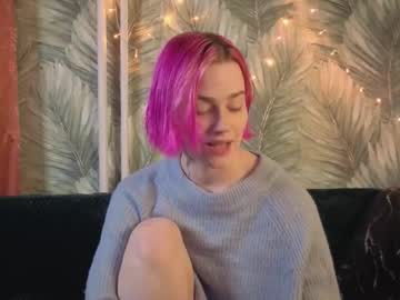 Kittenishe Chaturbate stream image from September 19, 2025