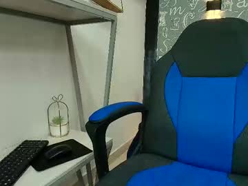 Lindsey8 Chaturbate stream image from September 19, 2025