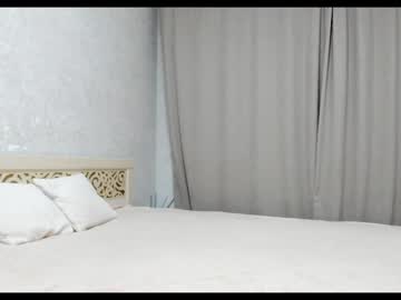 Tixxxy Chaturbate stream image from September 19, 2025